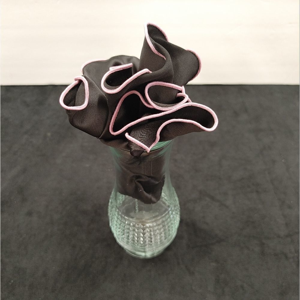 MEN'S ROUND HANKY POCKET SQUARE.